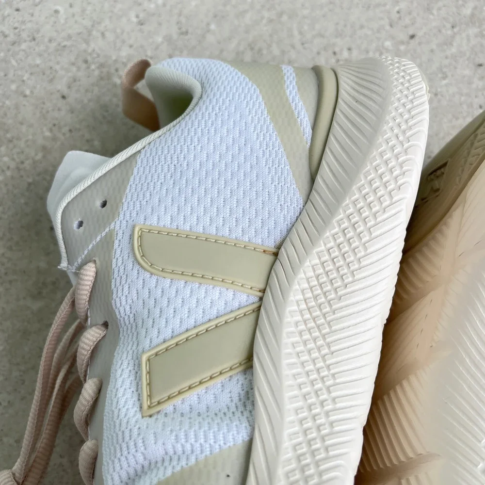Veja Impala Sneaker‎ in Eggshell Pierre